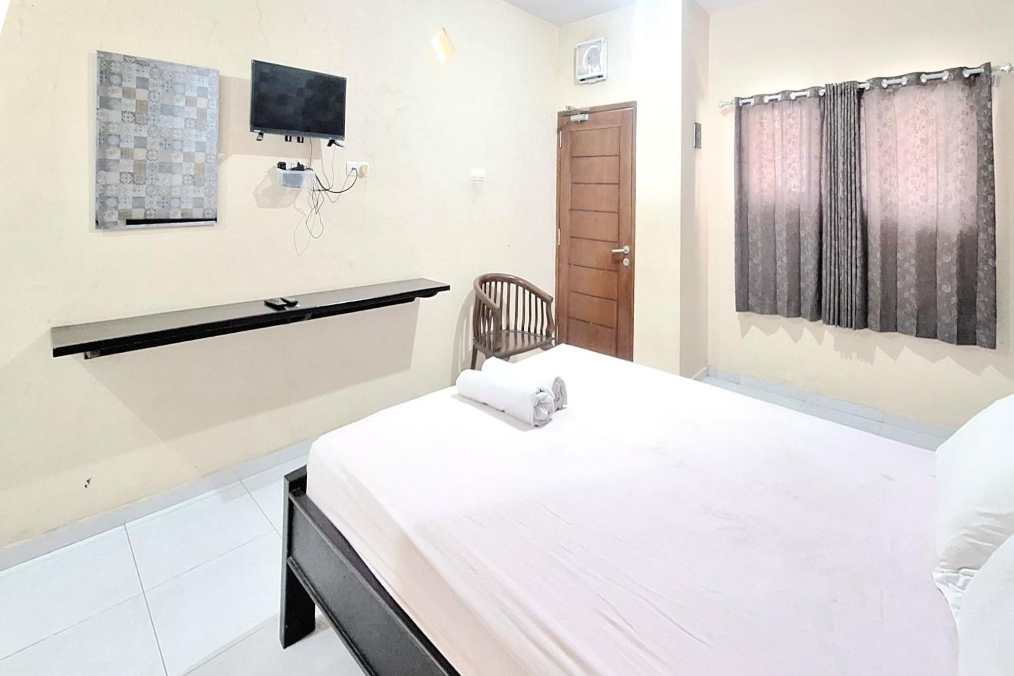 Villa Bukit Bunga Syariah Redpartner Pacet Mojokerto Buitenkant foto