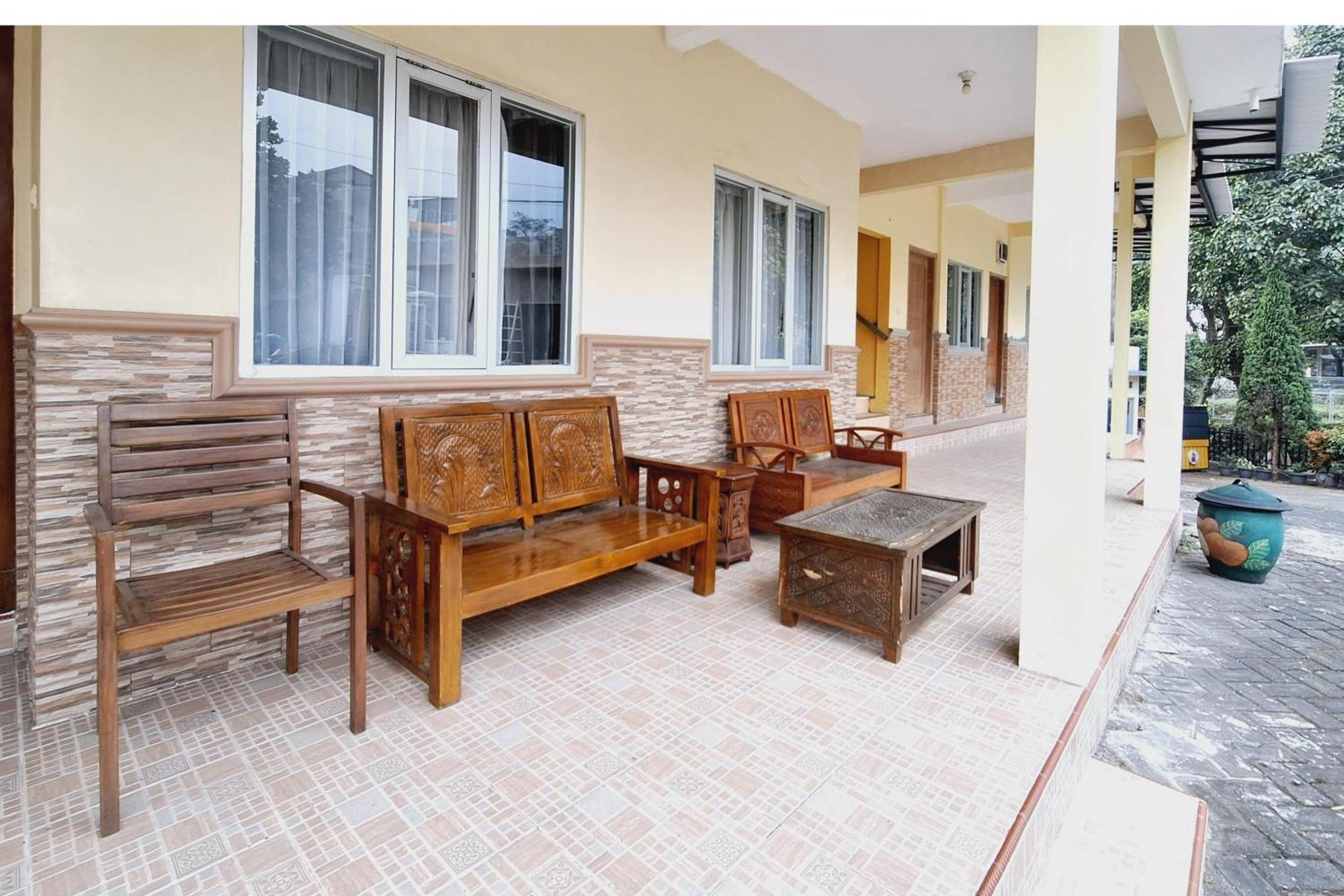 Villa Bukit Bunga Syariah Redpartner Pacet Mojokerto Buitenkant foto